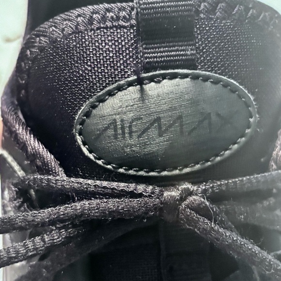 Nike Black Athletic Men's Shoes 11 1/2 - Picture 3 of 10